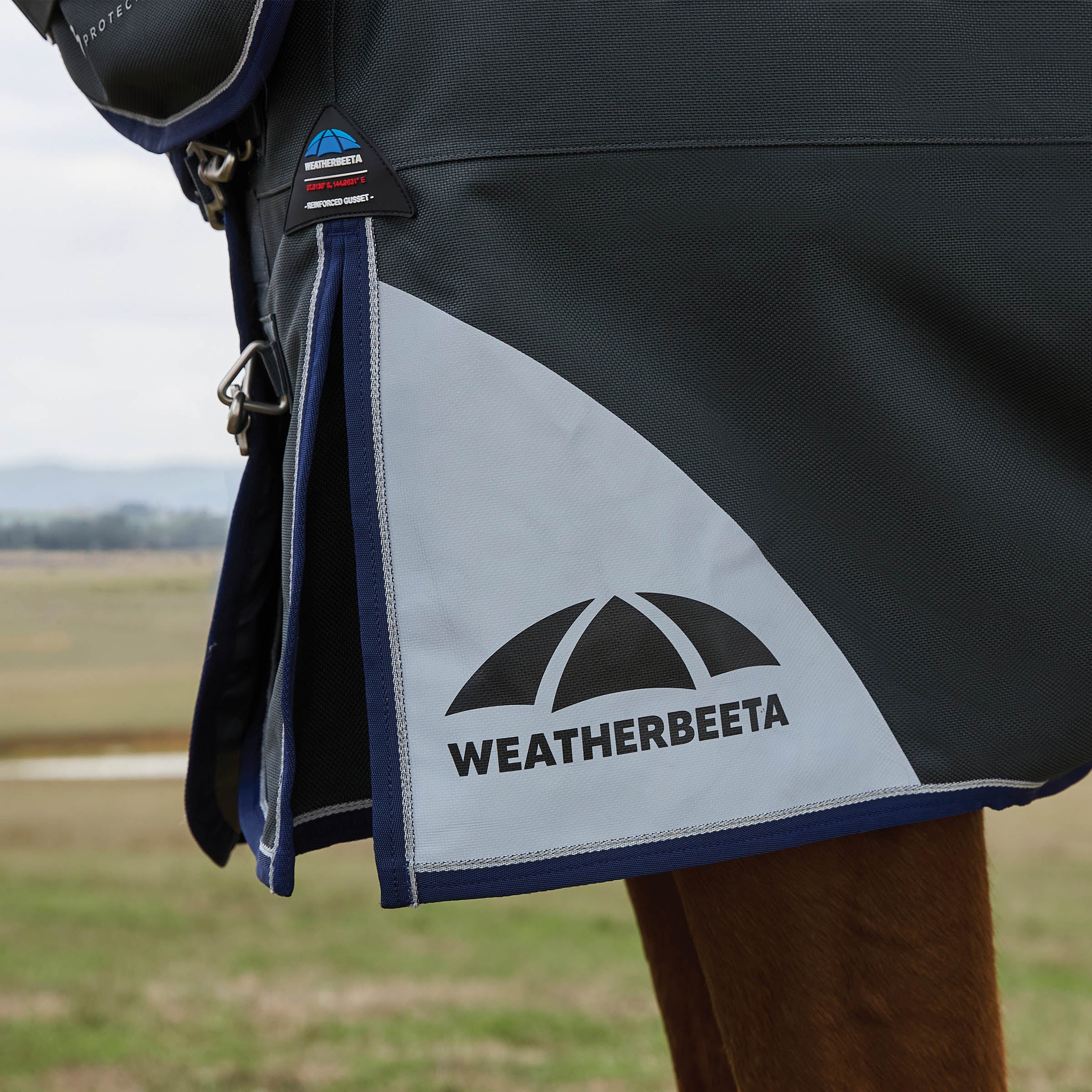 Weatherbeeta Comfitec Ultra Turnout Detacha Neck Rug - Medium 220G