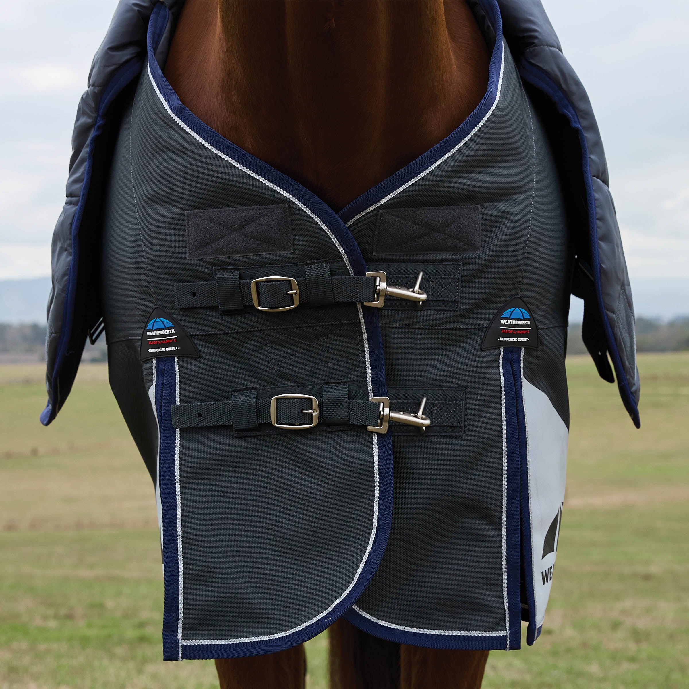 Weatherbeeta Comfitec Ultra Turnout Detacha Neck Rug - Medium 220G