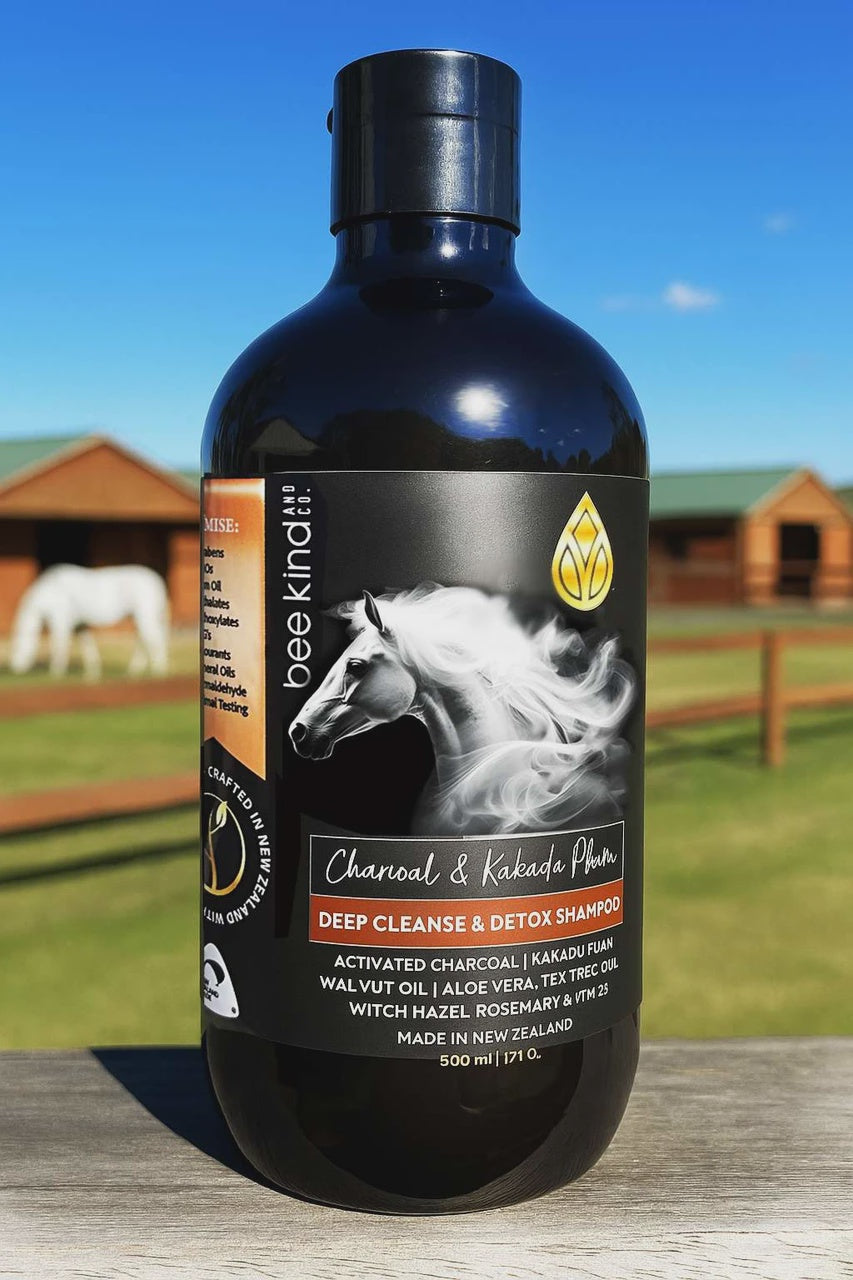 Bee Kind Activated Charcoal & Kakadu Plum Shampoo - 500ml