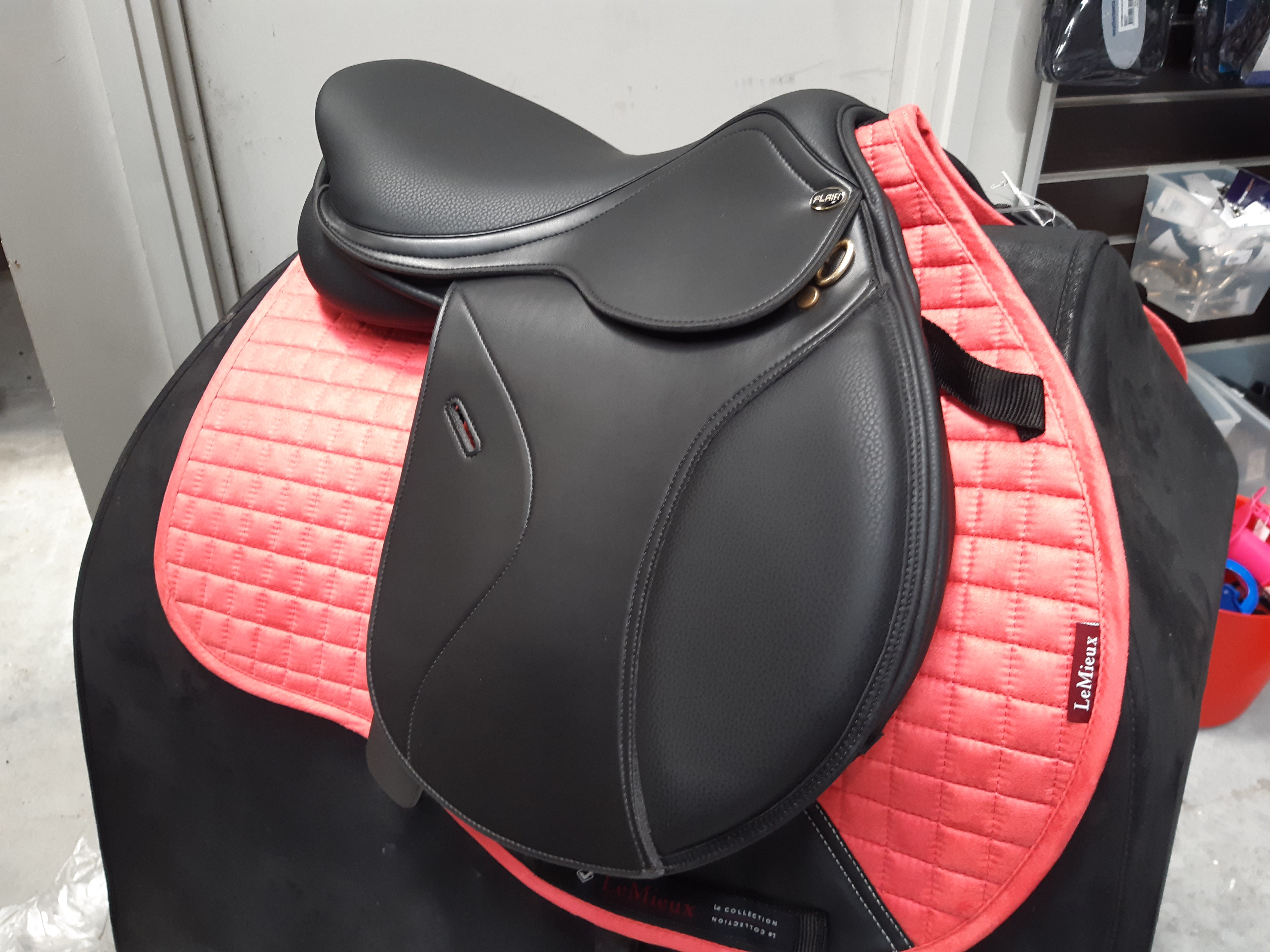 Flair Synthetic Jump Saddle