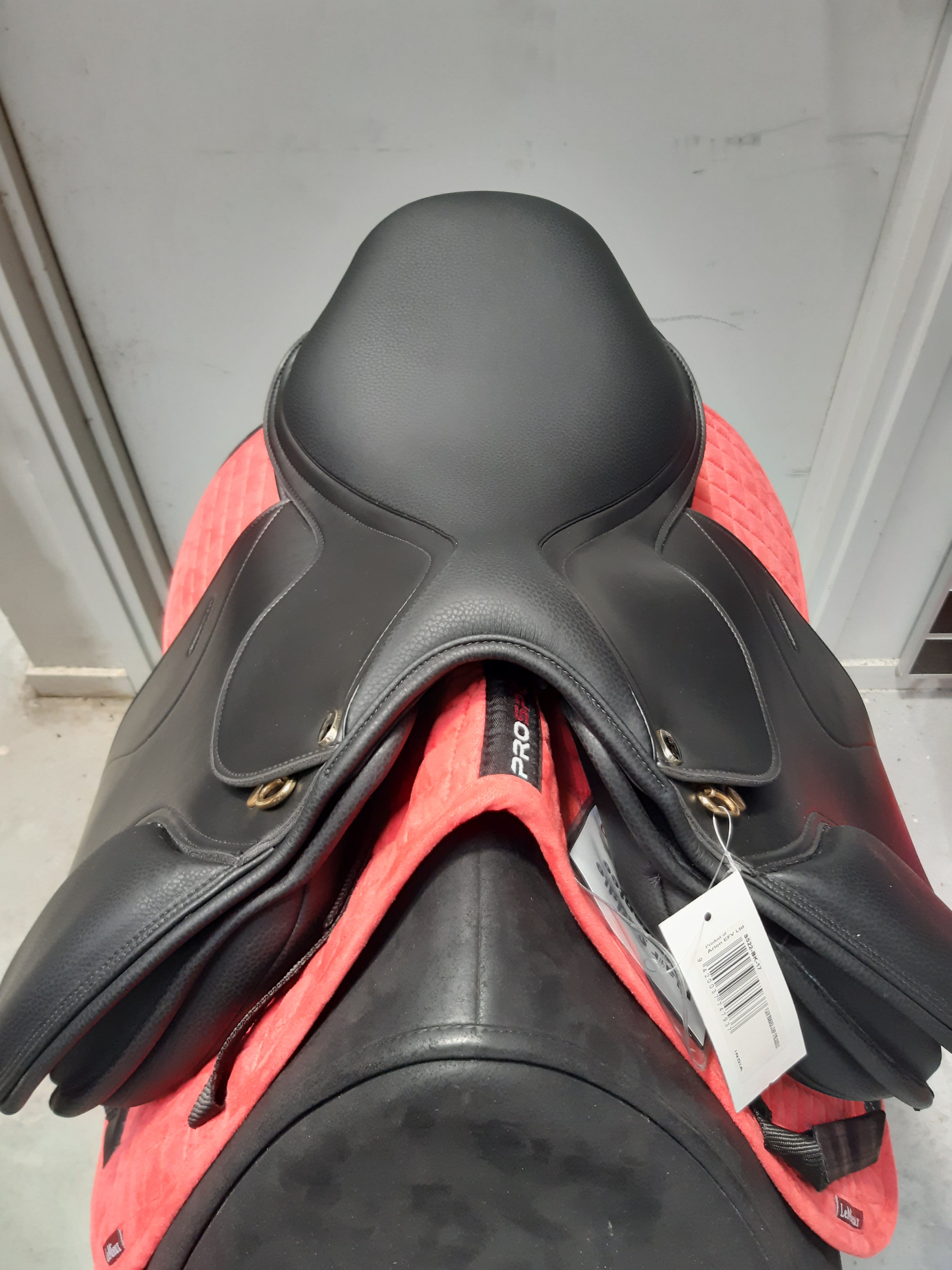 Flair Synthetic Jump Saddle